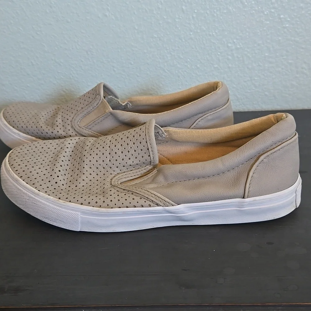 Soda Tan Slip On Shoes Size 7.5
